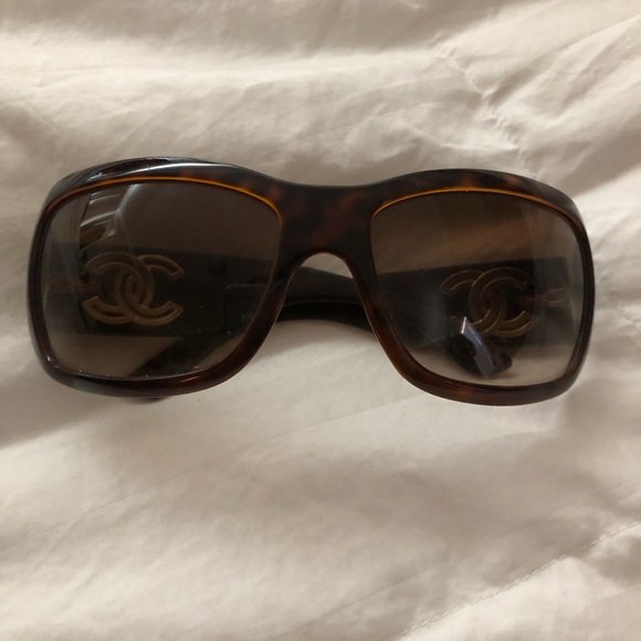 CHANEL Sunglasses